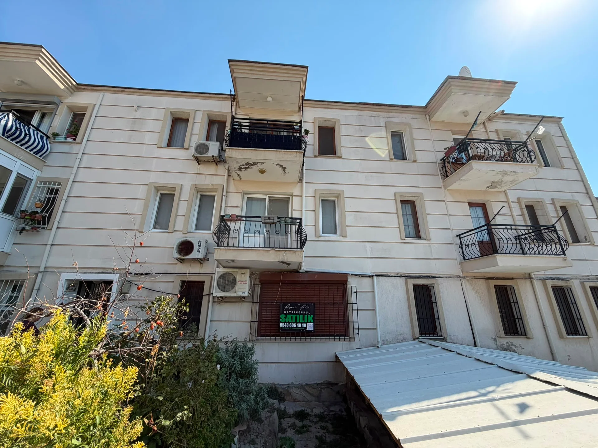 ESKİ FOÇA MERKEZDE SATILIK DAİREMİZ